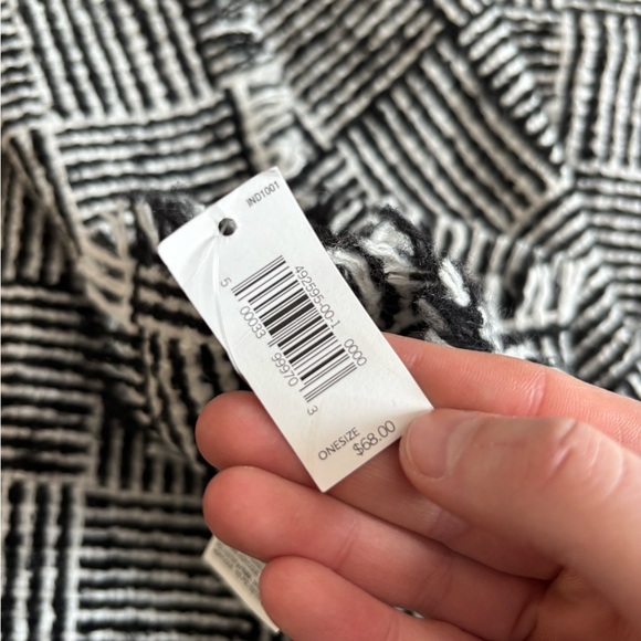 Banana Republic NWT Scarf - Picture 5 of 7